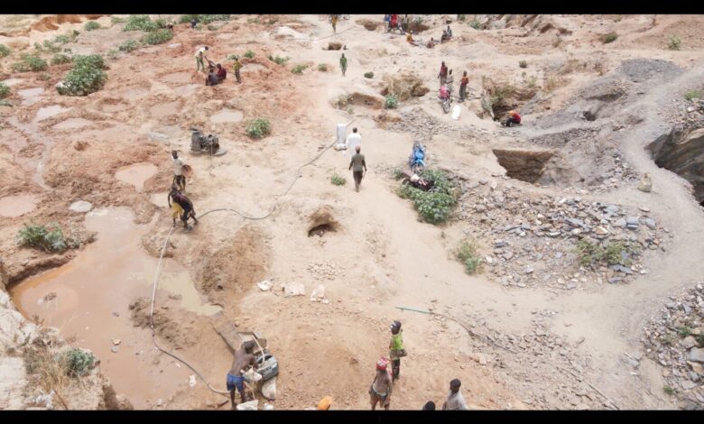 Aerial-view-of-gold-mining-activities-in-Zamfara-State-1376x860